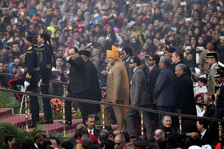 Премьер-министр Индии Нарендра Моди и президент Франции Франсуа Олланд во время празднований Дня республики