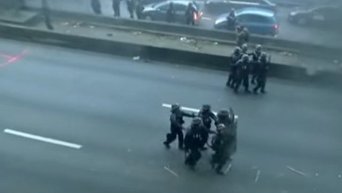 Парижские таксисты устроили беспорядки. Видео