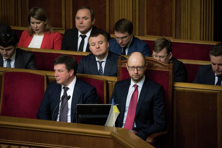 Арсений Яценюк в правительственной ложе Верховной Рады 27 января 2016 г.