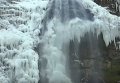Замерзший водопад в Китае