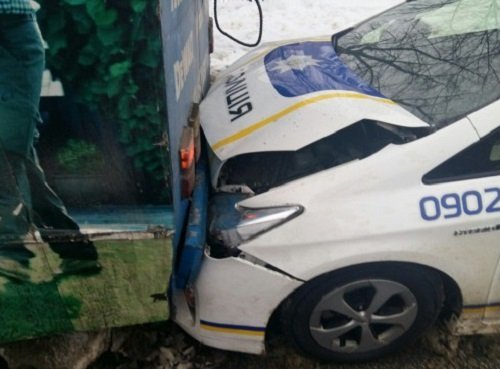 Авария с участием автомобиля полиции и троллейбуса в Харькове