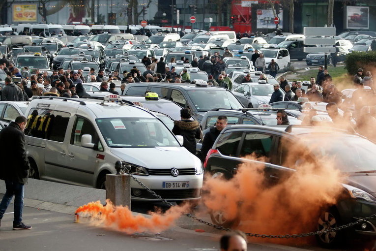 Акция протестов французских таксистов в Париже