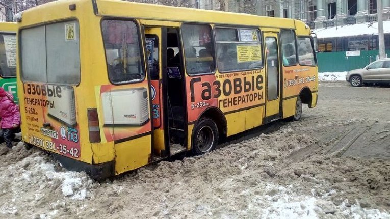 Последствия снегопадов в Одессе
