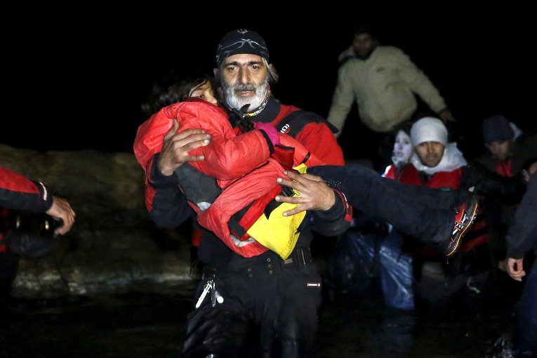 Сирийский и афганские мигранты на границе Турции