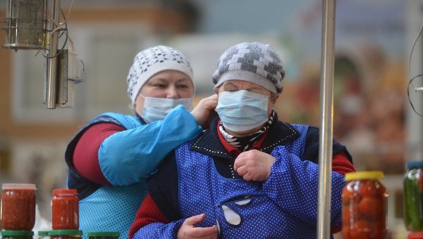 Продавцы Бессарабского рынка в Киеве надели маски