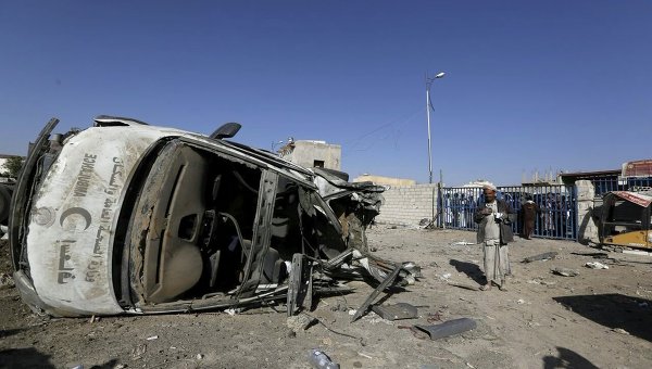 Последствия авиаудара коалиционных сил в Йемене.