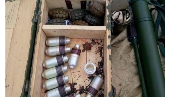 В Донецкой области СБУ нашла тайник с гранатометами и минами