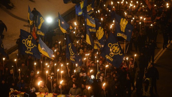 В Киеве проходит факельный марш в честь боя под Крутами