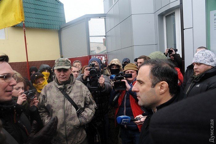 В Одессе рынок Седьмой километр окружила полиция и бойцы Нацгвардии