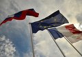 Флаги России, ЕС, Франции. Архивное фото