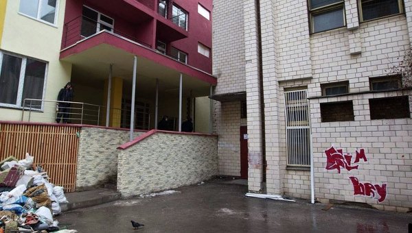 В Киеве начался демонтаж незаконной многоэтажки на улице Булгакова