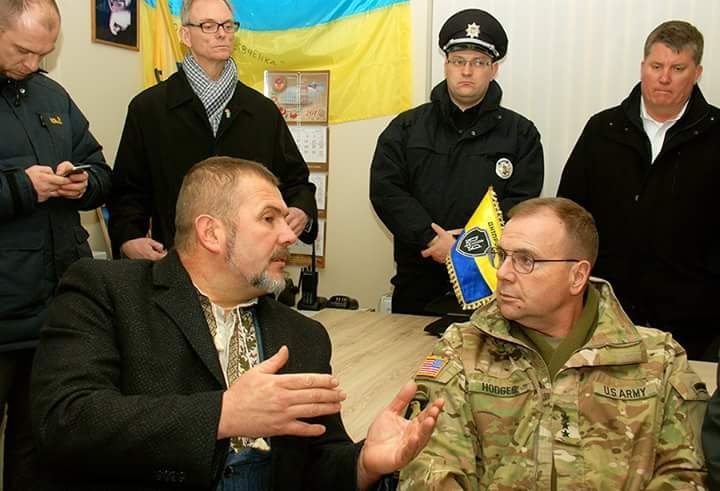 Командующий армией США в Европе генерал Бен Ходжес и народный депутат Украины Юрий Береза