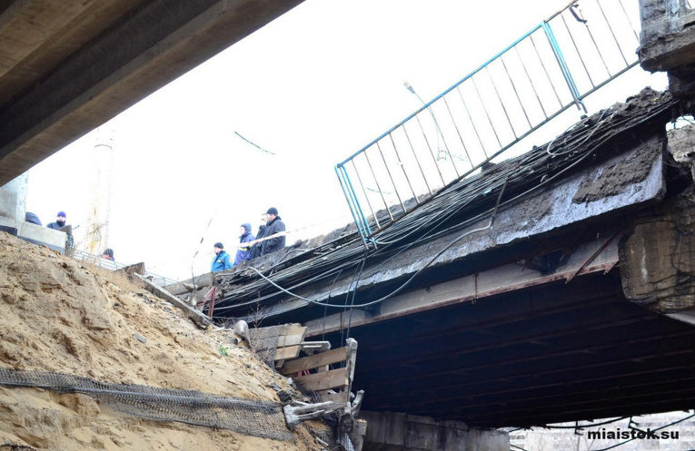 В центре Луганска обвалился мост