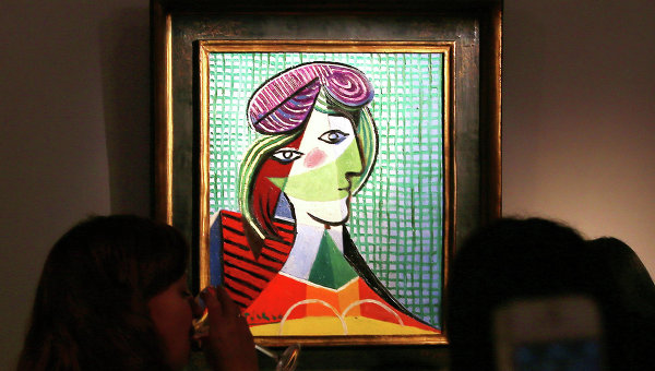 Картина Пабло Пикассо Голова женщины на выставке Masterpieces аукционного дома Sotheby's