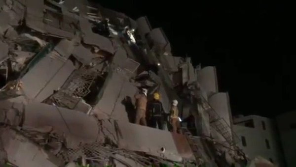 Несколько зданий обрушились на Тайване в результате землетрясения