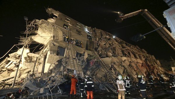 Два человека погибли, почти 30 ранены в результате землетрясения на Тайване