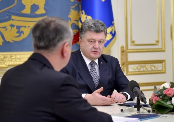 Порошенко принял доклад председателя СБУ и Генпрокурора по расследованию стрельбы на Майдане