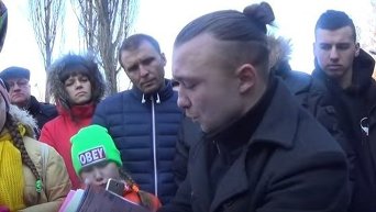 В Киеве около тысячи человек требуют не допустить застройку парка Юность