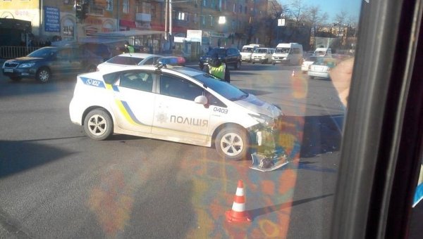 В Днепропетровске патрульное авто столкнулось с Шевроле