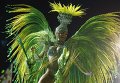 Жаркие танцы на традиционном карнавале в Рио-де-Жанейро