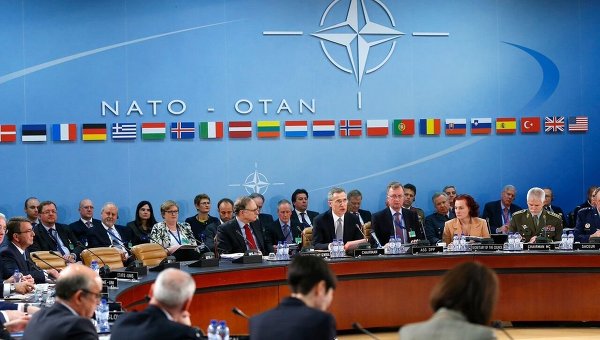 Министры обороны 28 стран-членов НАТО на встрече в Брюсселе. Архивное фото