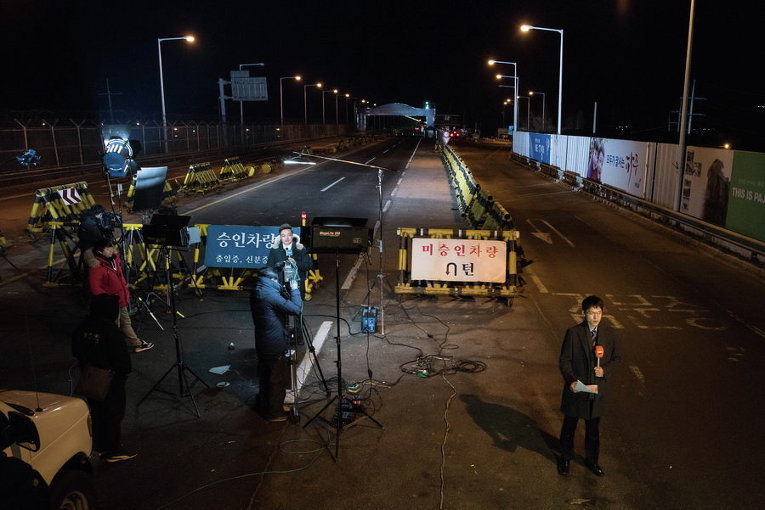 Контрольно-пропускной пункт, ведущей к Кэсон, между КНДР и Южной Кореей