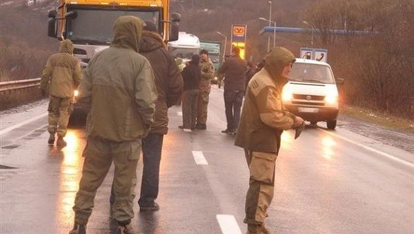 На Закарпатье блокируют проезд российских фур