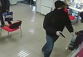 Ограбление банка в Запорожье. Полиция ищет подозреваемых. Видео