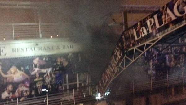 Пожар дебаркадера  у гостиницы Украина в центре Москвы
