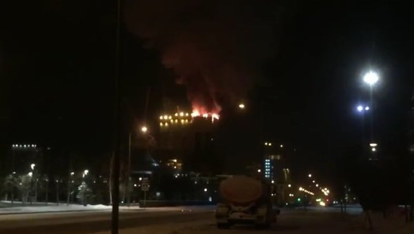 Строящееся самое высокое здание Центральной Азии, Абу-Даби Плаза горит в Астане