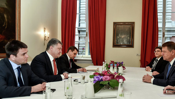 Президент Украины Петр Порошенко и президент Румынии Клаус Йоханнис