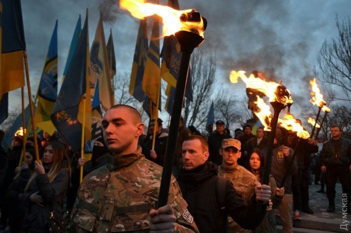 Факельное шествие в Одессе в память о погибших бойцах Азова