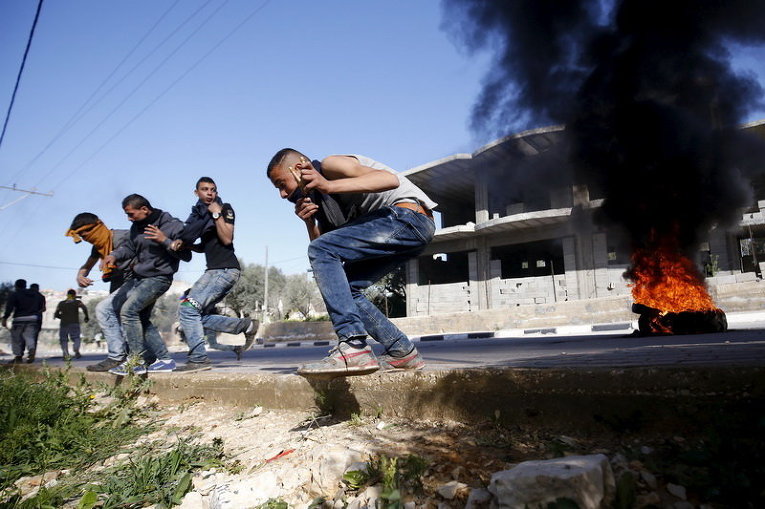 Столкновения палестинских демонстрантов и израильских войск в селе Арака близ Дженинп
