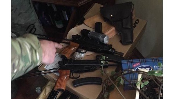 В Киеве обнаружили четыре тайника с оружием