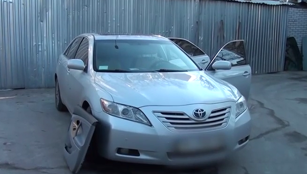 Обстрелянный автомобиль Toyota в Киеве 17 февраля 2016