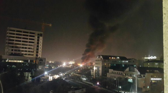 С места взрыва в Анкаре видны клубы черного дыма
