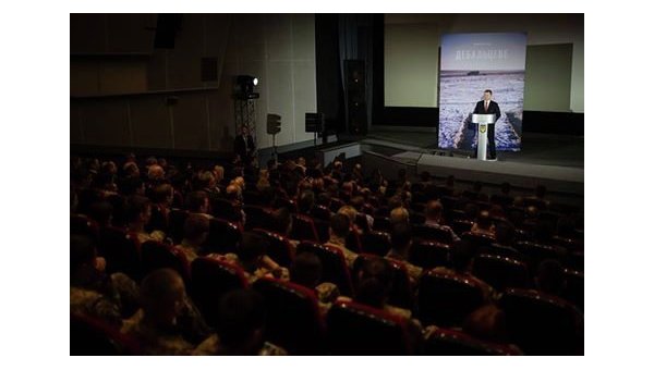 Петр Порошенко на премьере документального фильма Дебальцево