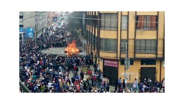 Беспорядки и поджог мэрии в Боливии