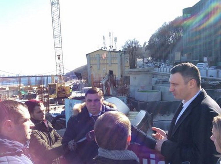 Виталий Кличко осмотрел строительство на Почтовой площади в Киеве