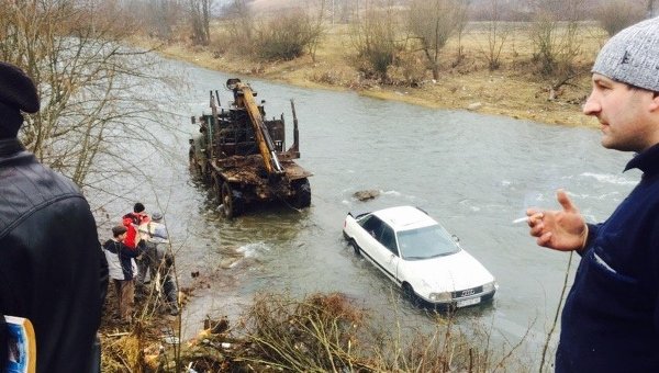 Падение автомобиля в реку на Закарпатье