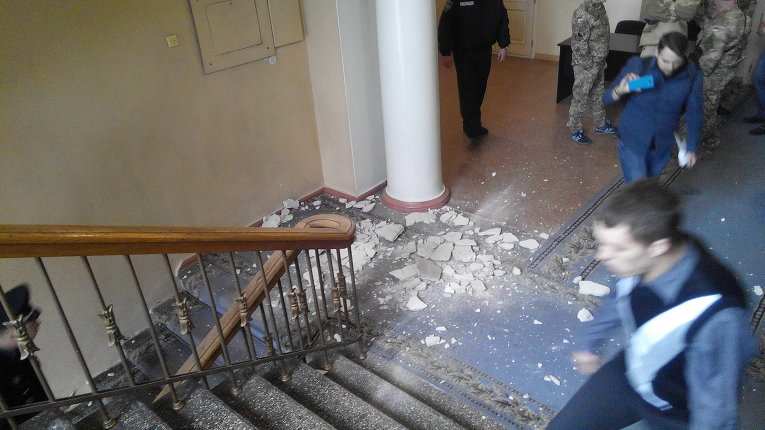 Во время сессии Запорожского горсовета рухнул потолок