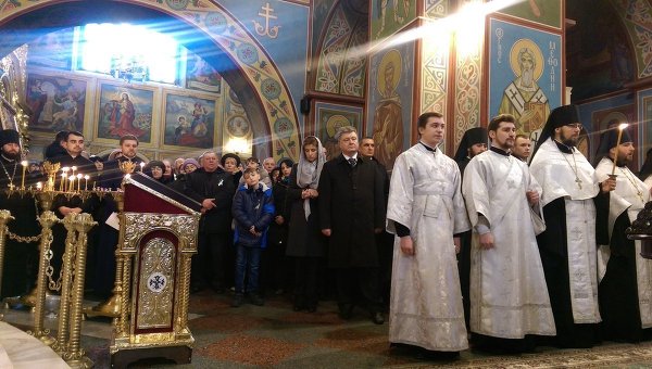 Петр Порошенко принял участие в панихиде по героям Небесной сотни