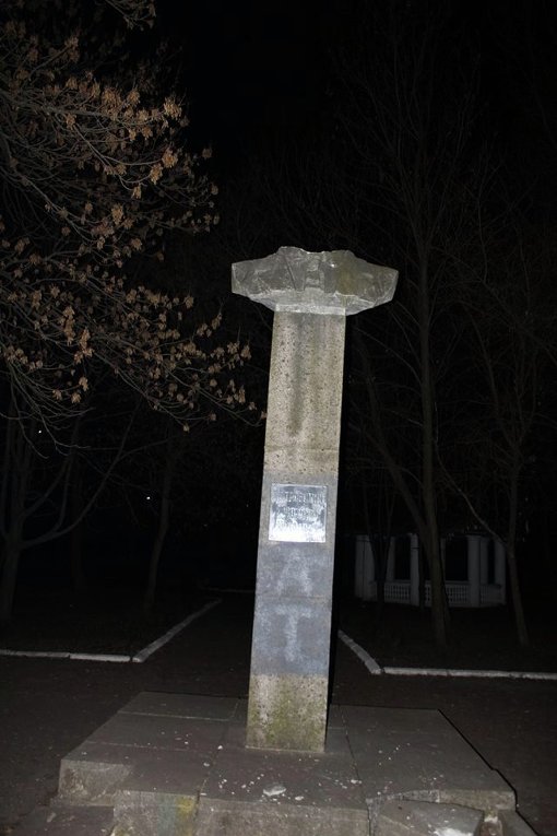 Снос памятника Петровскому в Первомайске