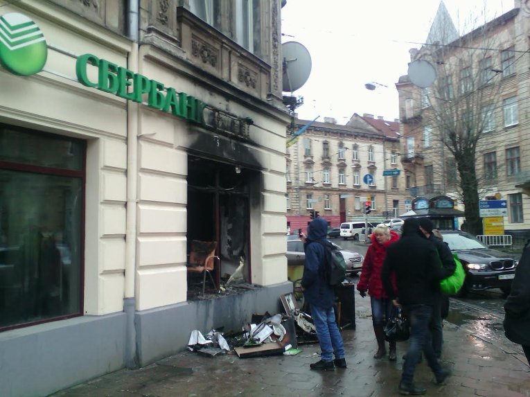 Сбербанк во Львове после поджога