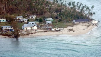 В результате тропического циклона на Фиджи погибли 20 человек