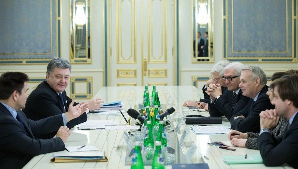 Президент Петр Порошенко провел встречу с министрами иностранных дел Франции и Германии Жан-Марком Эйро и Франком-Вальтером Штайнмайером.