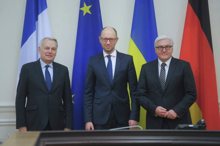 Встреча премьер-министра Украины Арсения Яценюка с главами МИД Франции и Германии Жаном-Марком Эйро (слева) и Франком-Вальтером Штайнмайером (справа)