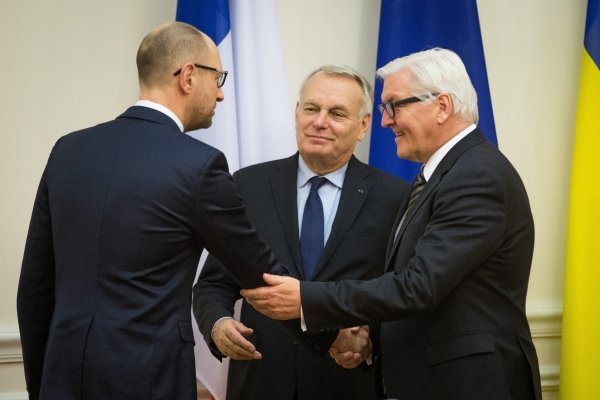 Встреча премьер-министра Украины Арсения Яценюка с главами МИД Франции и Германии Жаном-Марком Эйро (в центре) и Франком-Вальтером Штайнмайером (справа)