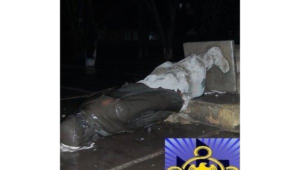 Неизвестные повалили в Харьковской области памятник Ленину