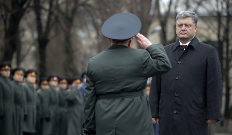 Президент Петр Порошенко на торжествах, посвященных досрочному выпуску слушателей Национального университета обороны